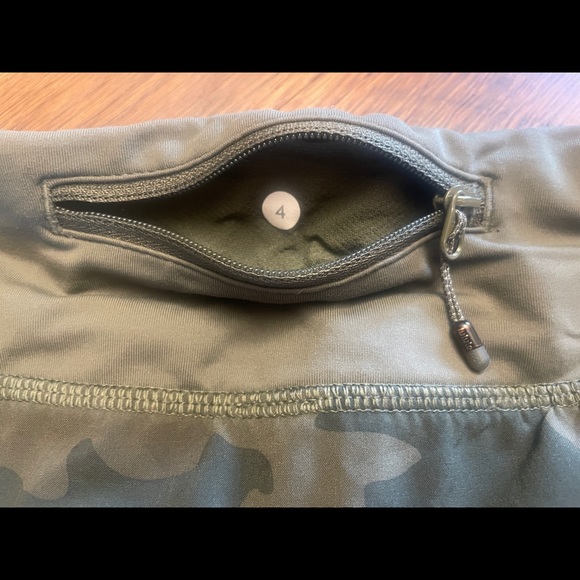Lululemon Speed Shorts - Savasana Camo, Size 4 - Picture 10 of 12